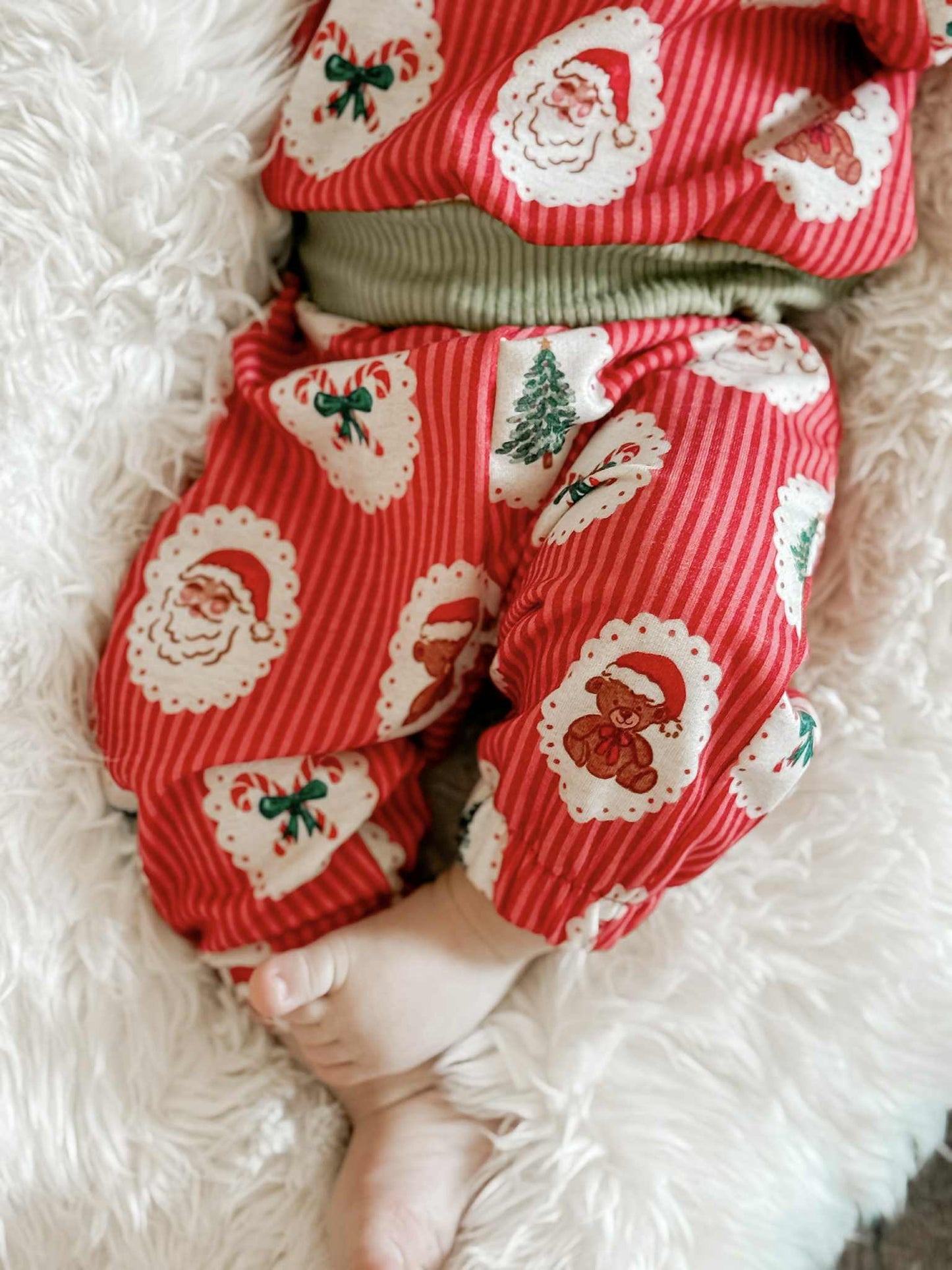 HOLLY JOLLY 2025 - Crew Neck + Sweats Lounge Set